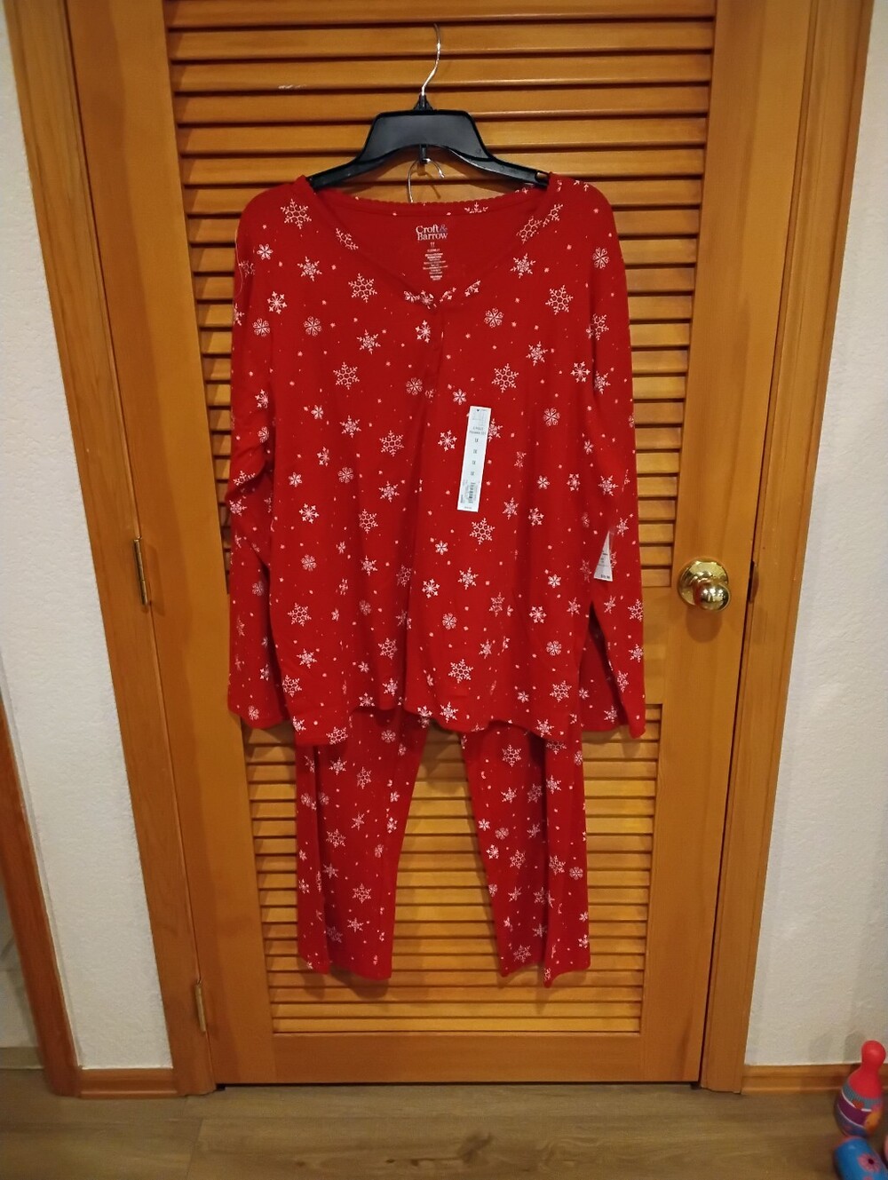 NWT Red W/ White Snowflakes Pajama Set 1X Firm Price
